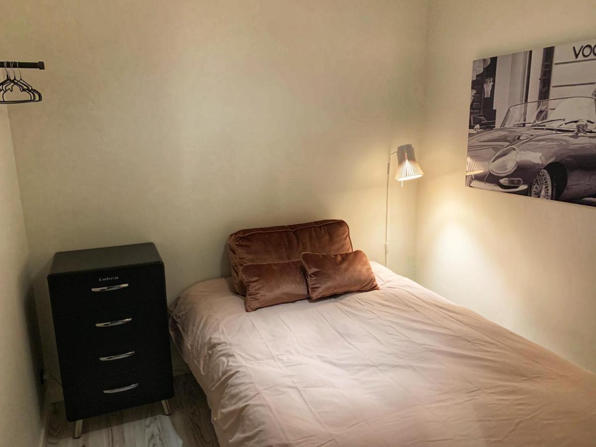 Broncks Apartment 1 - Modern 2-Bedroom In The Heart Of Торсхавн Экстерьер фото
