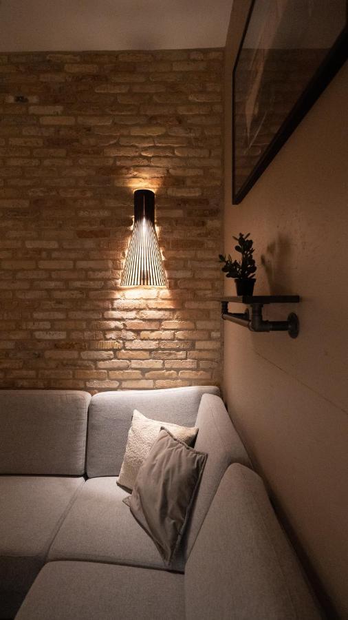 Broncks Apartment 1 - Modern 2-Bedroom In The Heart Of Торсхавн Экстерьер фото