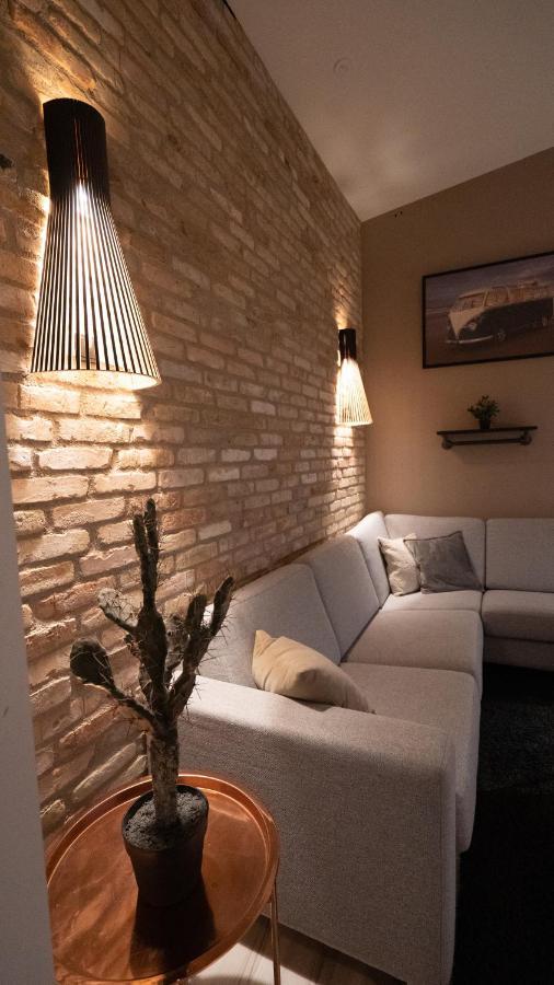 Broncks Apartment 1 - Modern 2-Bedroom In The Heart Of Торсхавн Экстерьер фото