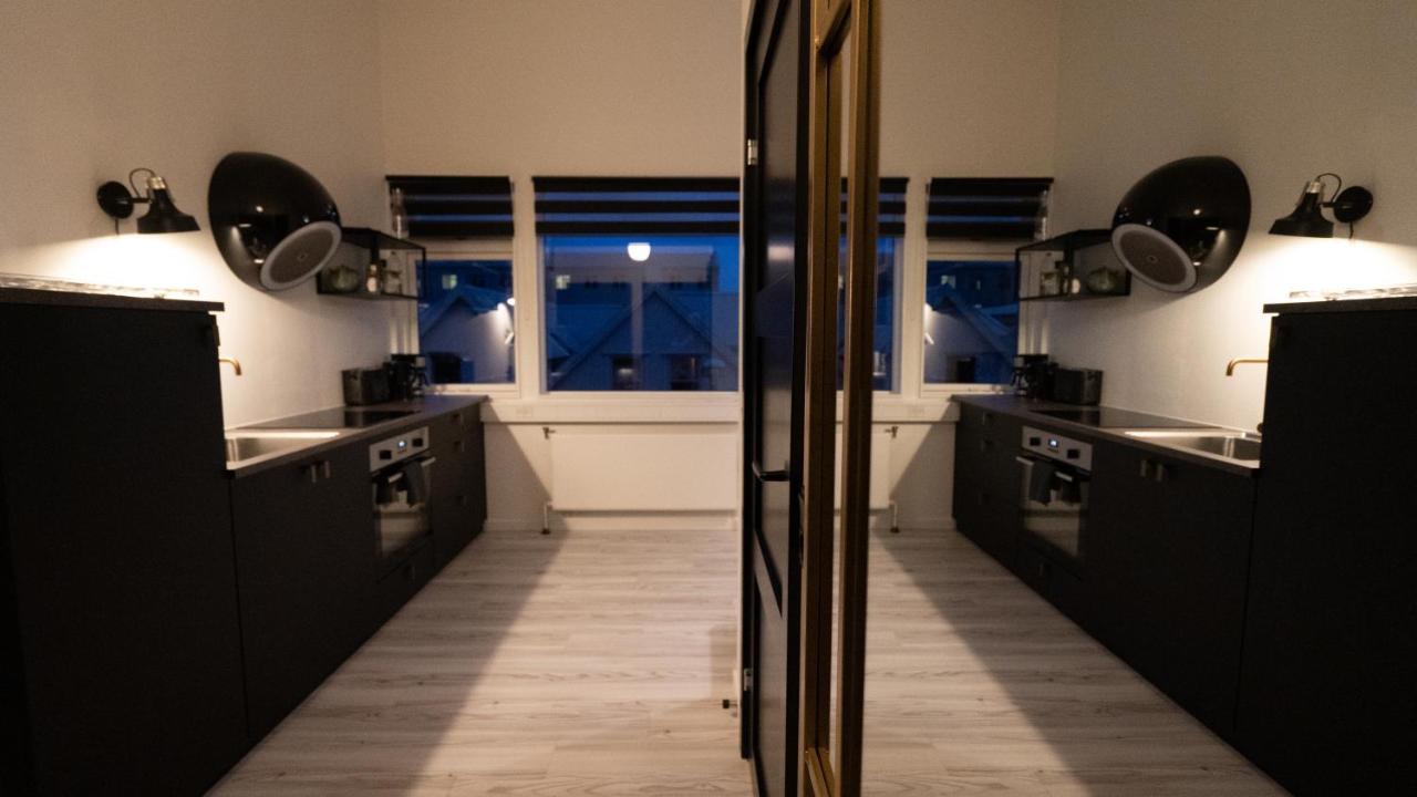 Broncks Apartment 1 - Modern 2-Bedroom In The Heart Of Торсхавн Экстерьер фото