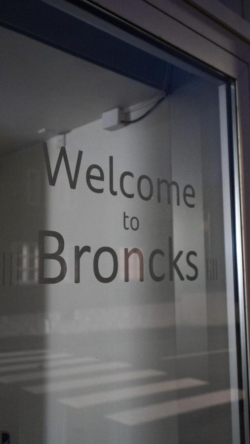 Broncks Apartment 1 - Modern 2-Bedroom In The Heart Of Торсхавн Экстерьер фото